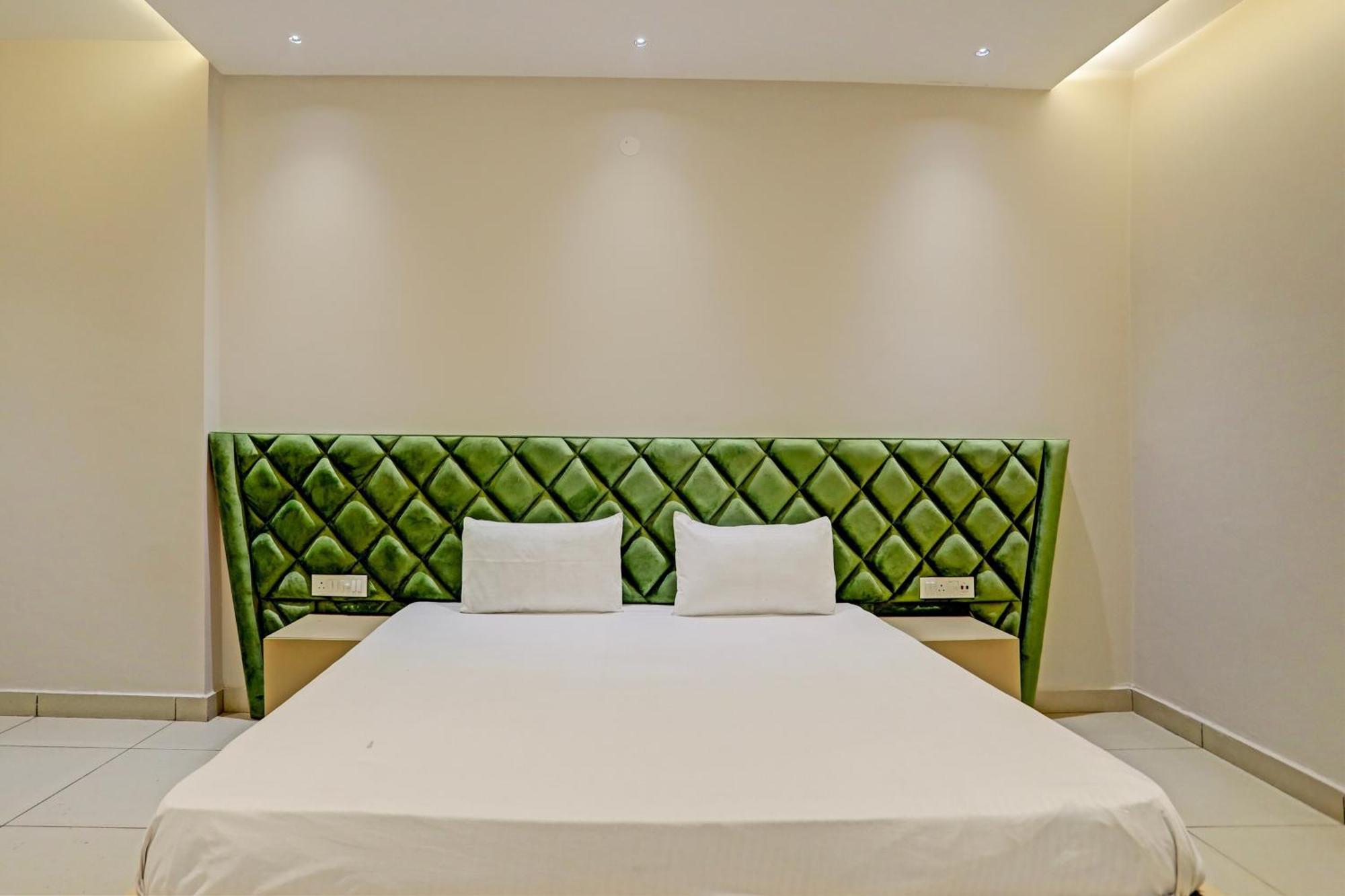 Hotel O Miraas Hotel And Banquet Hall Ludhiana Ngoại thất bức ảnh